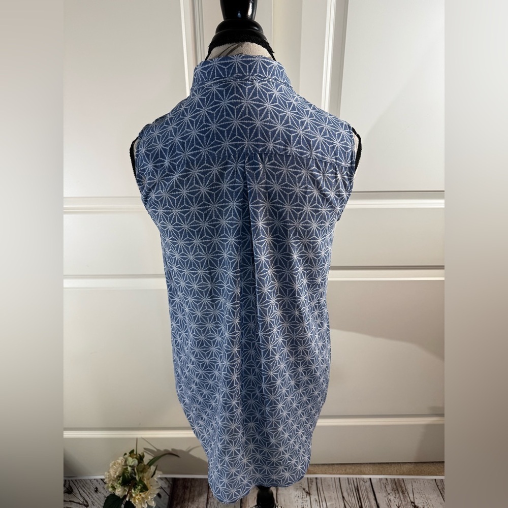 H&M Blue Geometric Button Down Shirt 6 - Picture 2 of 6